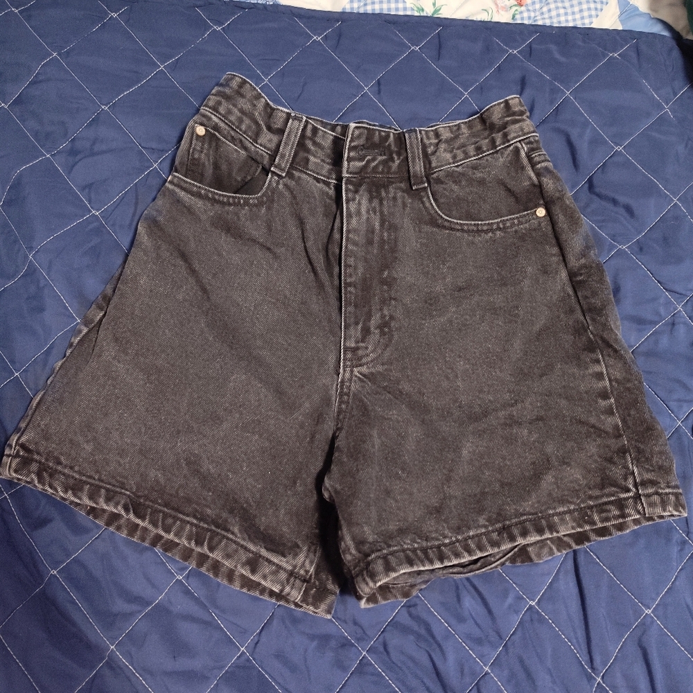 Black Zara shorts US size 2 EUR size 34